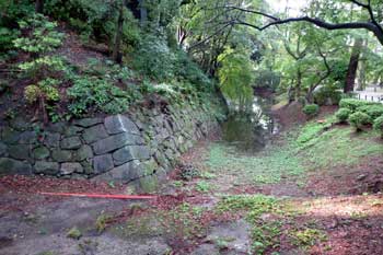 岡崎城 石垣と堀
