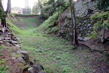 岡崎城 堀と石垣