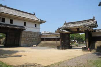 丸亀城 大手一の門と二の門